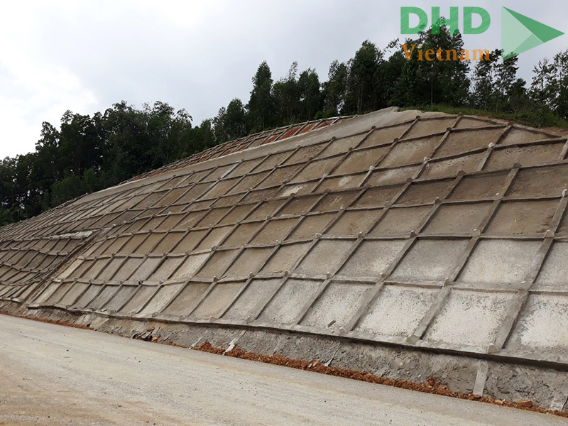 CÁC BIỆN PHÁP GIA CỐ MÁI DỐC: BẢO VỆ VÀ ỔN ĐỊNH